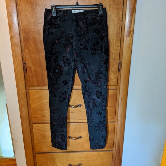 Black and Red Floral Pants - Picture 3 of 5